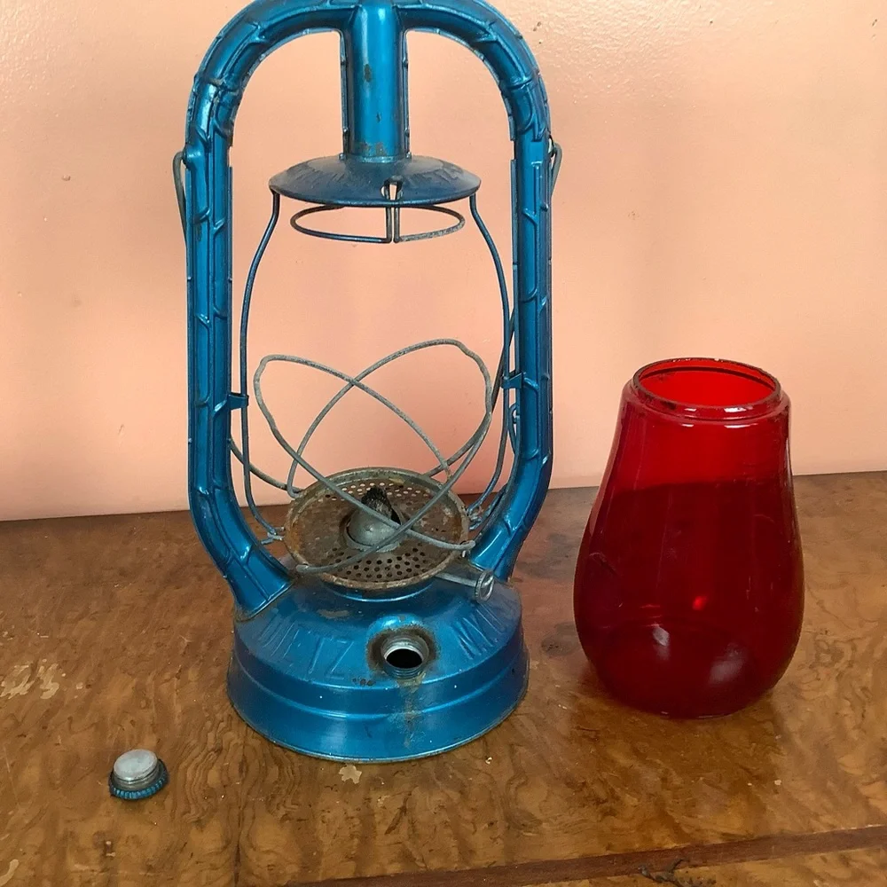 Vintage Dietz Monarch Kerosene Lantern Red Globe Blue Body N.Y. USA
